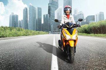 Cara Belajar Motor Honda Revo. Cara Belajar Naik Motor Matik Bagi Wanita, Begini Tips yang Aman