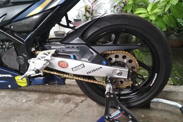 Ukuran Maksimal Ban Cbr 150. Honda CBR150 Mau Pakai Ban Lebar, Comot Swing Arm Merek