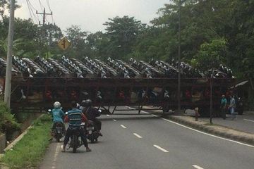 Mobil Pengangkut Motor. Dimensi Truk Pengangkut Motor Disesuaikan, Akankah Harga Motor