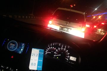 Dudukan Lampu Belakang Truk Canter. Lampu Rem Mobil Sering Putus, Mungkin Ini Salah Satu