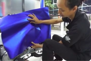 Harga Wrapping Motor Full Body. Wrapping Bodi Motor Dengan Stiker Butuh Waktu Lama, Ini