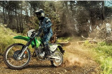 Knalpot Yang Cocok Buat Klx 150 Bf. Tiga Pilihan Knalpot Kawasaki KLX 230, Harganya Mulai Rp 1