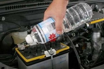 Penyebab Air Aki Cepat Habis. Penyebab Air Aki Mobil Sering Berkurang, Cek Komponen Ini