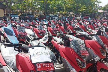 Yamaha Lexi Merah. Wuih! Yamaha NMAX dan Yamaha Lexi Mulai Jadi Motor Plat Merah