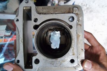 Kompresi Rx King Terlalu Padat. Jangan Disepelekan! Ini 3 Hal Penyebab Piston Motor 2-Tak Bolong