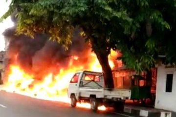 Tambal Ban Di Pom Bensin. Bensin Tumpah Kena Alat Pemanas Tambal Ban, Pertamini Hangus
