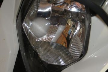 Cara Memperbaiki Reflektor Lampu Meleleh. Ini Dua Penyebab Mika Lampu Motor Mendadak Meleleh