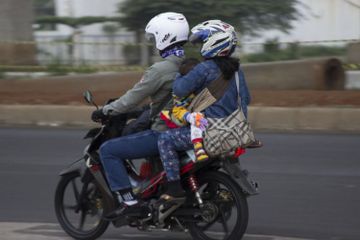 Motor Bonceng Banyak. Street Manners: Kasus Motor Bonceng Tiga Masih Marak, Polisi