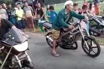 Foto Motor Ninja Drag. Ada Kakek-kakek Racing 'Nangkring' Kawasaki Ninja 150 Drag, Ikut