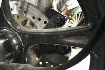 Rem Depan Motor Bunyi Tek Tek. Rem Cakram Berbunyi Saat Tuas Rem Ditekan, Ternyata