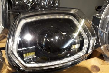 Cara Membuat Lampu Vespa Sprint Lebih Terang. Vespa Sprint Pasang Headlamp Daymaker, Jaminan Keren dan