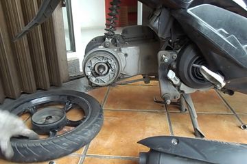 Kenapa Rem Belakang Motor Berbunyi. Penyebab Rem Belakang Motor Matik Berdecit, Ada Kotoran