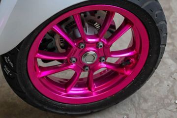 Velg Warna Pink Candy. Bengkel Ini Tawarkan Cat Pelek Motor Bisa Ditunggu, Harga Mulai