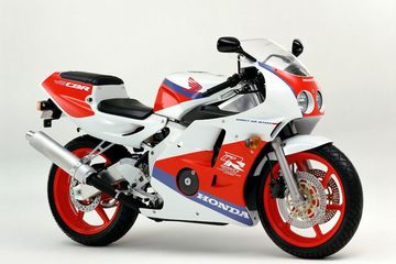 Berapa Silinder Cbr 250. Honda CBR250RR Pernah Punya Versi Mesin Empat Silinder
