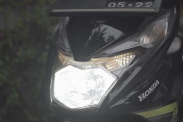 Lampu Depan Led Yamaha R15. Ganti Lampu Depan Motor Pakai LED, Apakah Perlu Ada