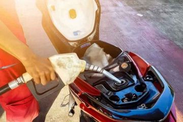 Berapa Bulan Sekali Ganti Oli. Bensin Motor Bebek Mulai Boros, Tandanya Harus Ganti Oli