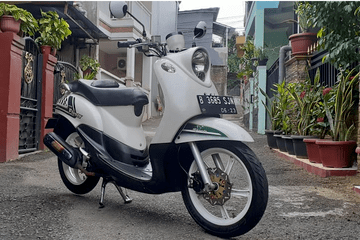 Modifikasi Motor Yamaha Fino. Bukan Yamaha Fino Biasa, Berjantung Honda CBR, Mesin Berontak