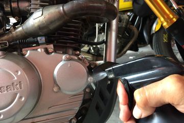 Cara Bersihkan Mesin Motor. Gampang! Begini Cara Bersihkan Mesin Motor Pakai Engine