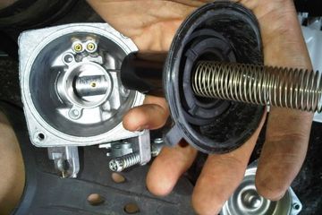Efek Skep Karbu Baret. Awas, Skep Karburator di Motor Nyangkut Bisa Bikin Pengendara