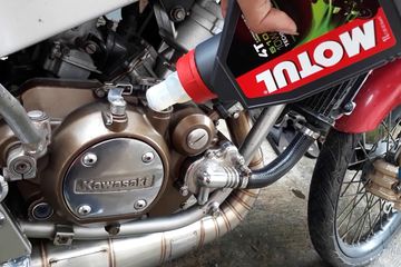 Oli Mesin Ninja 2 Tak. Penasaran, Apakah Mesin Motor 2-Tak Bisa Pakai Oli Mesin Motor 4