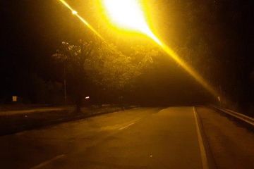 Lampu Kuning Jalan. Pengendara Wajib Tahu, Ini Alasan Kenapa Lampu Jalan Ada yang