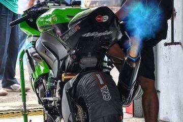 Knalpot Bocor Nembak. Jangan Panik, Ini Beberapa Penyebab Knalpot Motor Mendadak