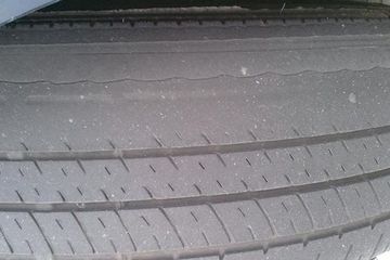 Penyebab Ban Belakang Mobil Habis Sebelah. Langsung Paham, Penyebab Ban Mobil Botak Sebelah, Cukup