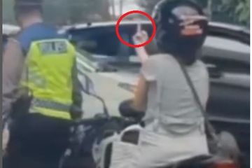 Helm X Ride. Wanita Cari Perkara, Naik X-Ride Enggak Pakai Helm, Ditegur