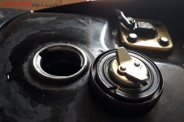 Motor Bau Bensin. Pemilik Wajib Waspada, Ini Penyebab Motor Sering Bau Bensin