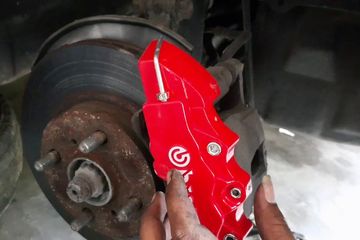 Cara Pasang Cover Rem Brembo. Cara Pasang Cover Kaliper Ala Rem Kompetisi, Jangan Pakai