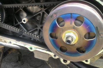 Motor Matic Warna Biru. Jangan Disepelekan, Ini Lho Efeknya Jika Mangkok Kampas Ganda