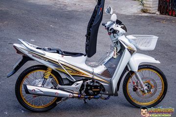 Supra X 125 Fi Modifikasi. Jubah Putih dan Part Mewah Bikin Tampang Honda Supra X 125