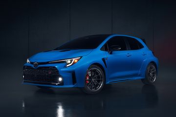 Warna Biru Keren. Toyota GR Corolla Ini Dapat Warna Biru, Lebih Keren dari Brio Biru