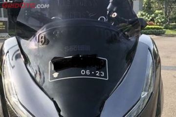 Plat Nomor Stiker. Boleh Atau Tidak Pasang Pelat Nomor Stiker Tapi Pelat Asli Ada di