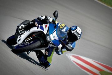 Modifikasi Gsx R150 Hitam. Adik Suzuki GSX-R150 Punya Warna Baru Mirip Sportbike Retro