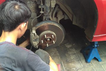 Biaya Perbaikan Minyak Rem Mobil Bocor. Jika Rem Rem Mobil Mengalami 4 Indikasi Ini, Saatnya Ganti
