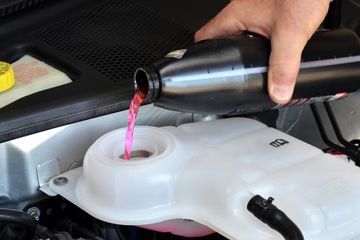 Cara Menambah Air Radiator Mobil. Tips Panduan Mengecek dan Menambah Air Radiator, Biar Enggak