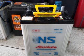 Cara Cek Aki Mobil. Tidak Perlu Ribet, Ini Cara Sederhana Cek Air Aki Mobil