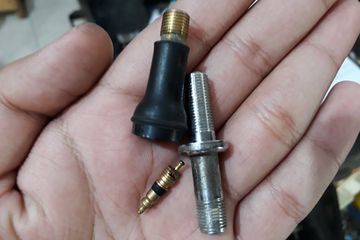 Dop Ban Motor. Ciri-ciri Pentil Ban Motor Tubeless Rusak, Ketahuan Dari Hal Ini