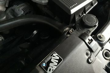 Cara Menambah Air Radiator Mobil. Cara Menambah Air Radiator Di Mobil BMW, Harus 'Buang Angin
