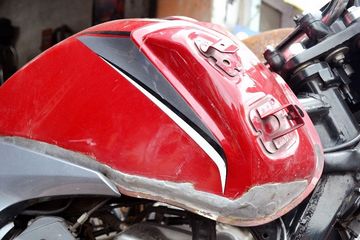 Cara Menambal Tangki Motor Megapro Yang Bocor. Tangki Honda Mega Pro Keropos, Tambal Saja Pakai bahan Ini