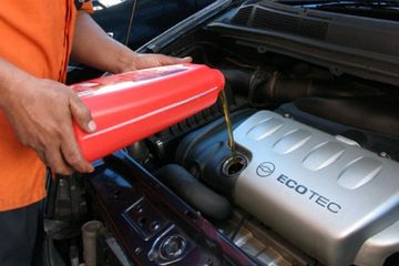 Beda 10w30 Dan 10w40. Oli Mesin Mobil Dicampur Dengan Viskositas Beda, Bisa Atau