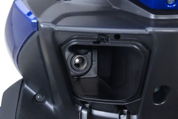 Charger Hp Di Motor Aerox 155. Begini Cara Perlakukan Power Outlet di Yamaha Aerox 155 VVA