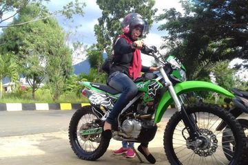 Cara Mengendarai Motor Klx. Begini Trik Mengendarai Motor Trail untuk Harian yang Benar