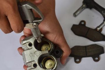 Rem Motor Bunyi. Rem Motor Keluar Bunyi Berdecit, Bisa Sembuh Bermodal Air
