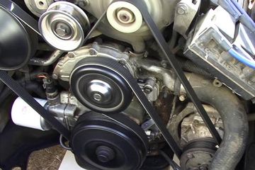 Dampak V Belt Mobil Putus. Nih Tanda Fan Belt Sudah Minta Ganti, Jangan Sampai Putus di Jalan