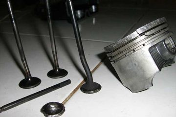 Setel Klep Mobil. Parah, Begini Risiko Kalau Sampai Telat Setel Klep Di Mesin Motor