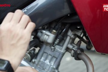 Cara Cek Busi Motor. Harus Tahu Nih Gaess, Cek Busi Motor Injeksi Bikin ECU