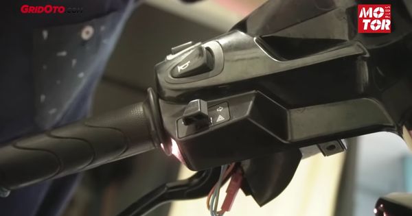 Cara Pasang Saklar Lampu 2 Tombol. Video Cara Pasang Saklar Hazard di Motor Matic, Gampang Banget