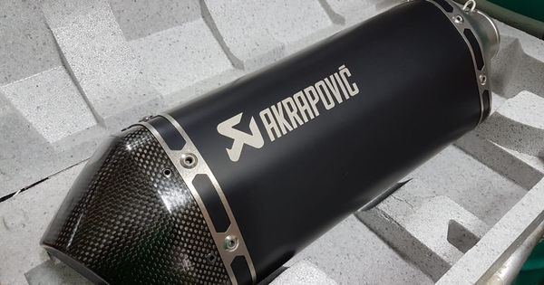 Cara Membedakan Vespa Sprint Dan Super. Dua Cara Gampang Membedakan Knalpot Akrapovic Palsu Dengan